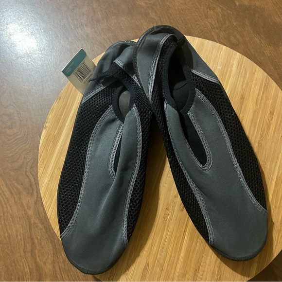 3/$15 Men's water shoes M  NWT - Picture 4 of 5